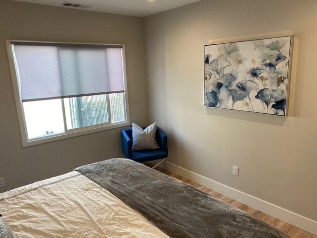 Building Photo - 662 Salem St