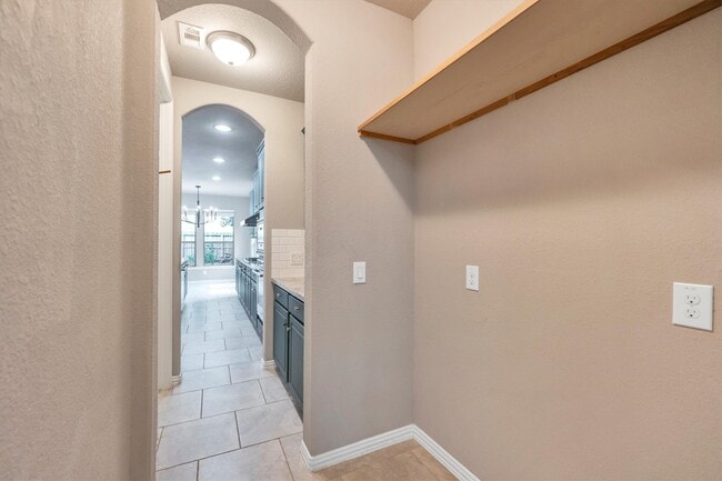 Building Photo - 6723 Mossridge Dr