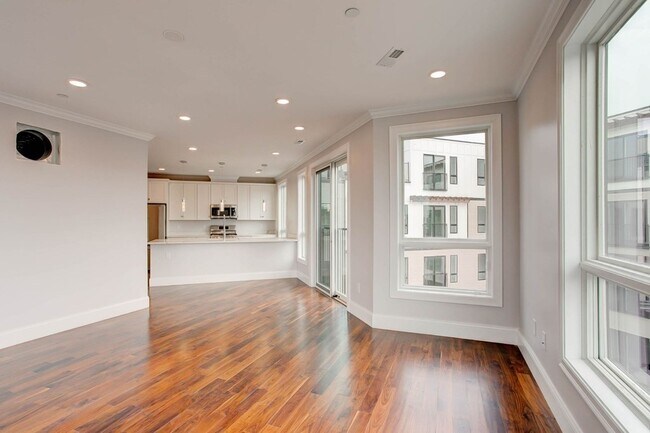 Building Photo - 87 Medford St