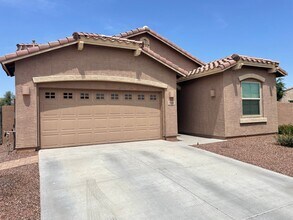 Building Photo - 5 Bedroom/3 Bath Home in Chandler!