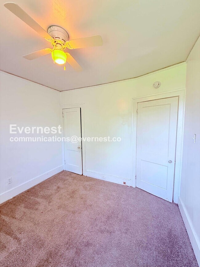 Building Photo - 4 Bed/2 Bath Home with Fenced Yard / Vouchers Accepted / Available Soon!
