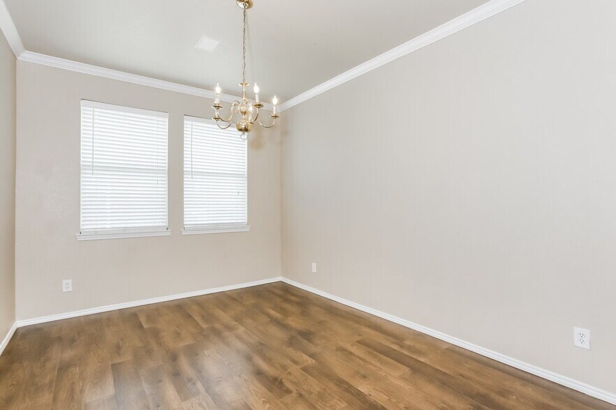 Building Photo - 2713 Meadowview Dr