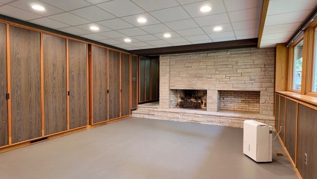 Building Photo - 14 Overlook Dr