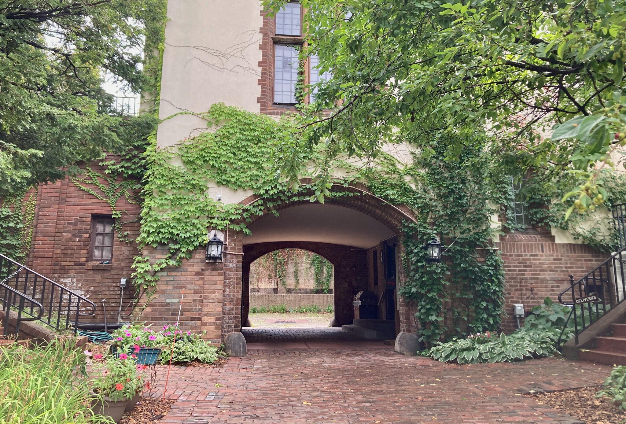 Driveway to courtyard - 1915 Logan Ave S