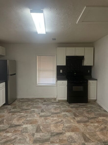 Building Photo - 2294 Bouldercrest Rd