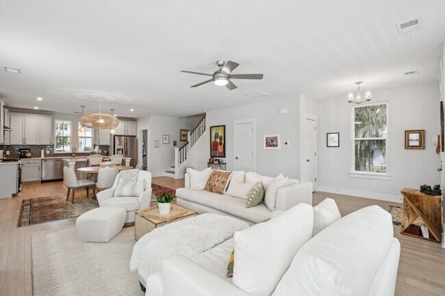 Building Photo - Waterfront Living in Stone view – 3BR Home...