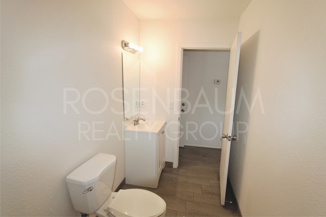 Building Photo - Charming 2-bedrooms, 1-bath home in the he...