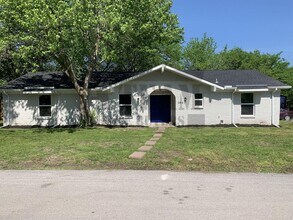 Building Photo - Freshly Remodeled 3 Bed 2 Bath Home!