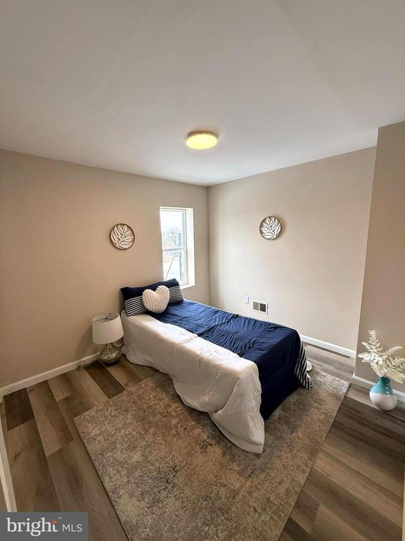 Building Photo - 1026 E North Ave