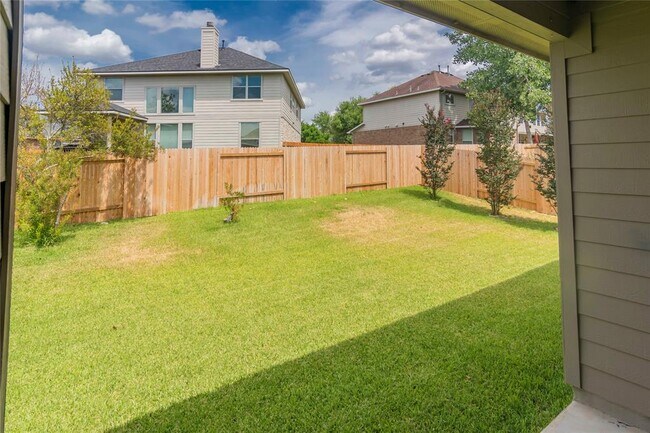 Building Photo - 2542 Ravenwood Dr