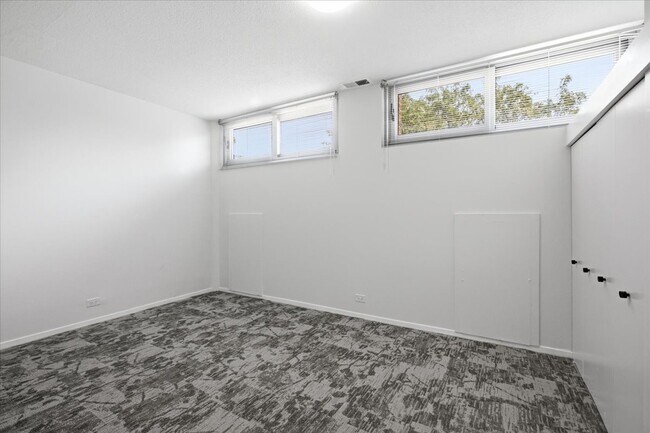 Building Photo - 4170 N Marine Dr
