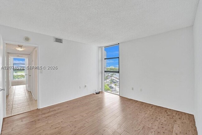 Building Photo - 20505 E Country Club Dr