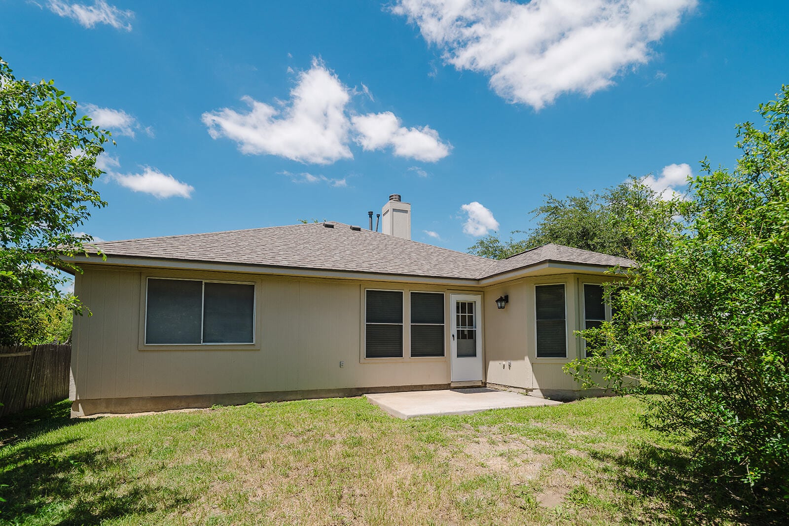 Building Photo - 810 Faircrest Dr