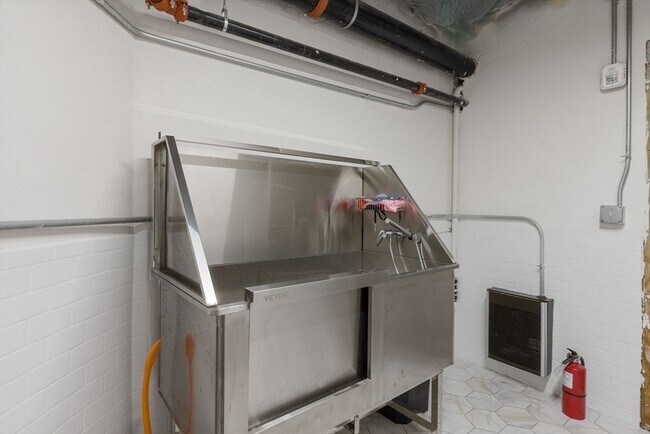 Building Photo - 202 Maverick St