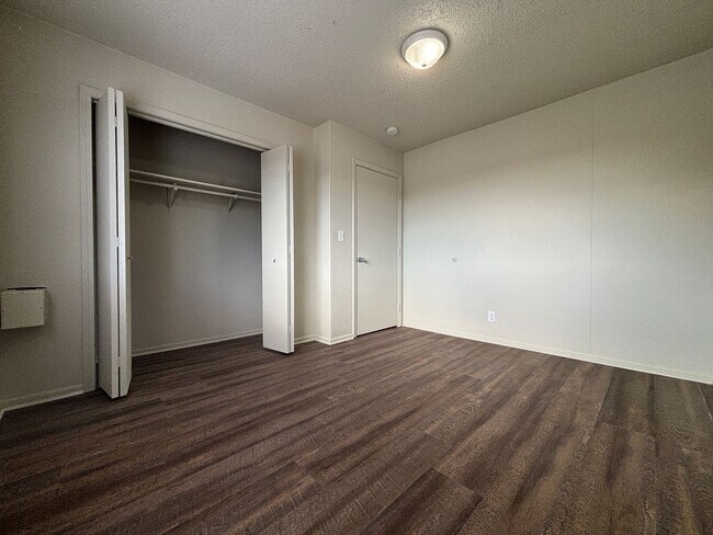 Building Photo - 1 Bedroom, 1 Bath Apartment at the Brookside Apartments!