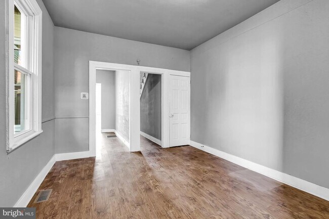 Building Photo - Coming Soon - Spacious 3 Bedroom 1.5 Bath ...