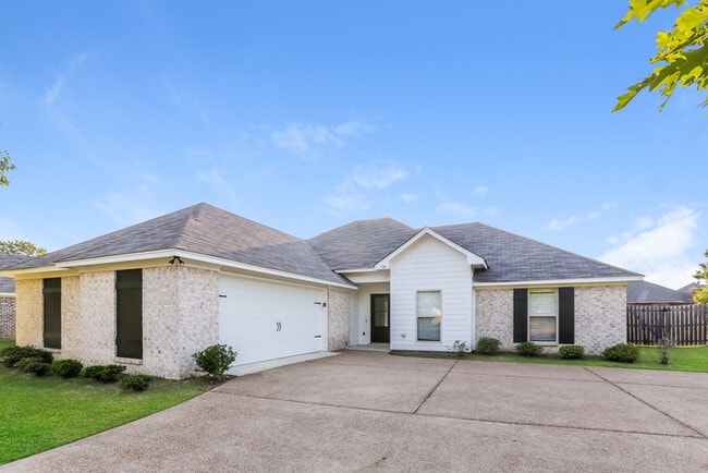 Building Photo - 170 Harvey Cir