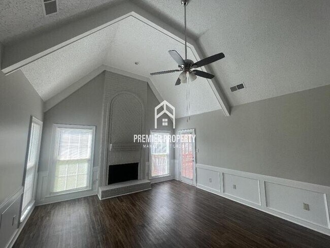 Building Photo - 1585 Wood Farms Dr