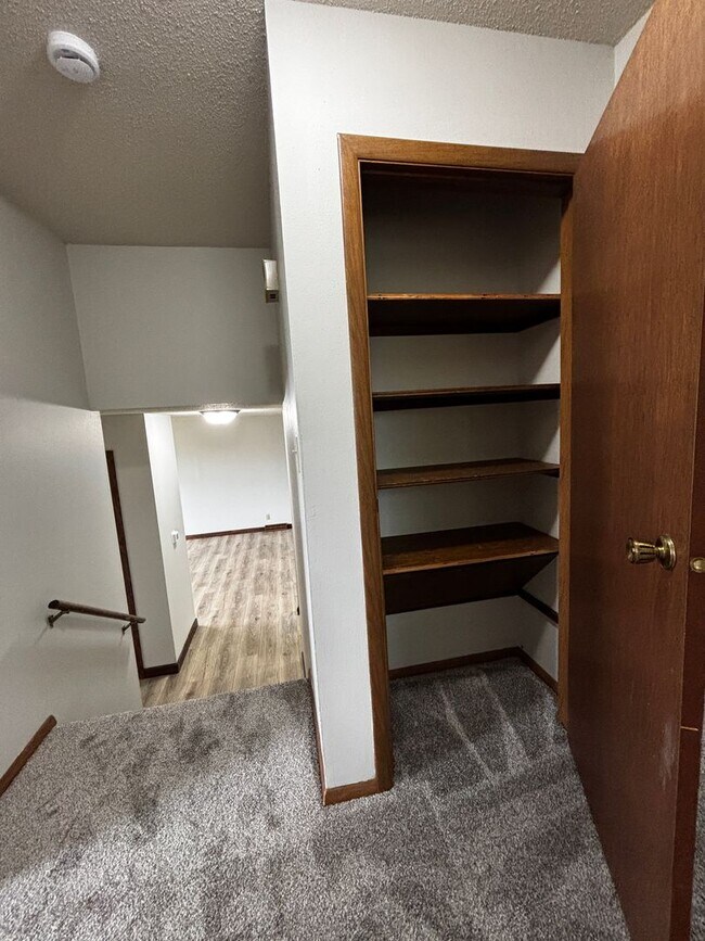 Building Photo - 3 Bedroom 2 Bath Duplex