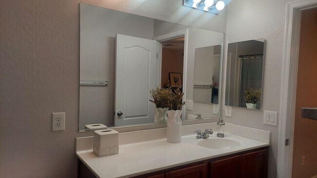 Building Photo - GORGEOUS GILBERT HOME!