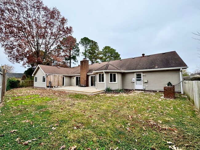 Building Photo - READY NOW!! 4-Bedroom Home in Lake Trant w/Attached Garage! Pet Friendly!