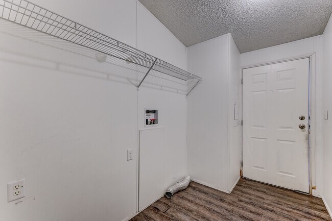 Building Photo - 418 County Rd 643