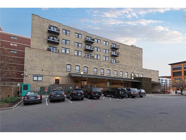 Building Photo - 404 N Washington Ave