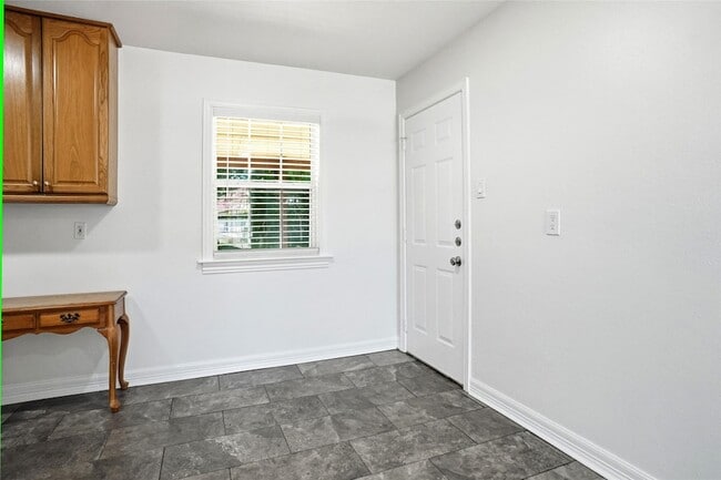 Building Photo - 1013 Irion Dr
