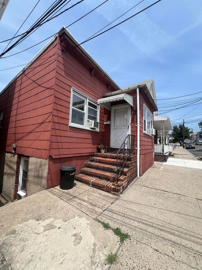 Building Photo - 6417 Grand Ave