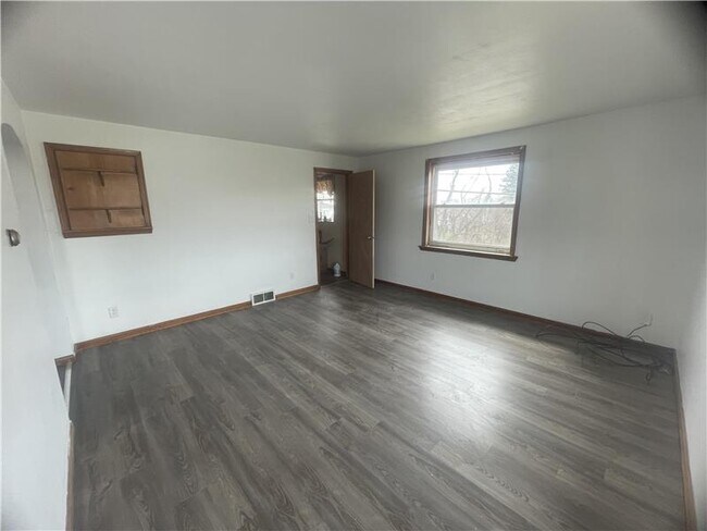 Building Photo - 160 Fernwood Rd