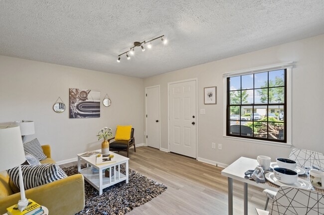 Building Photo - 2555 Bradford Ct