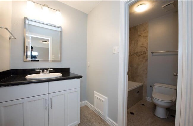 Building Photo - 1112 Bering Dr
