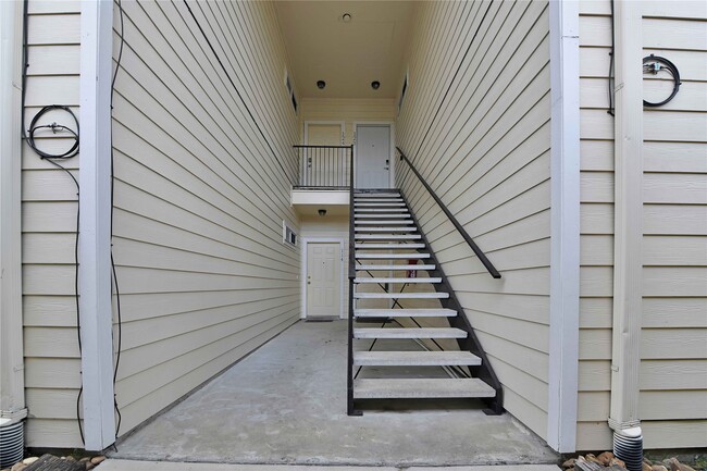Building Photo - 12565 Melville Dr