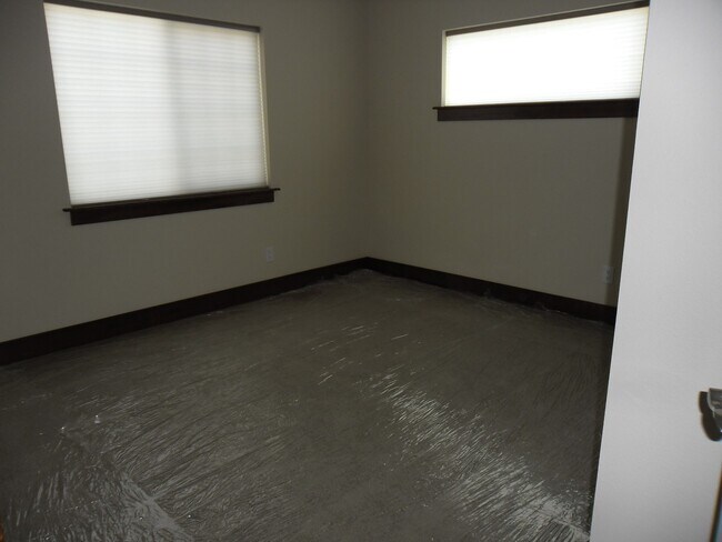 Building Photo - GOLF COURSE AREA HOME