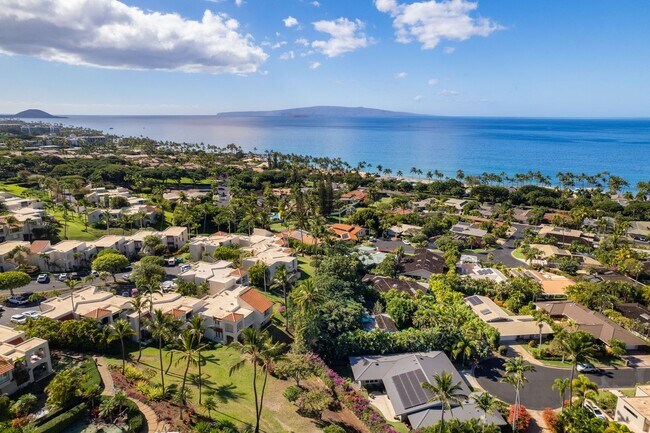 Building Photo - Beautiful Furnished, 2 Bed, 3 Bath, Gated ...