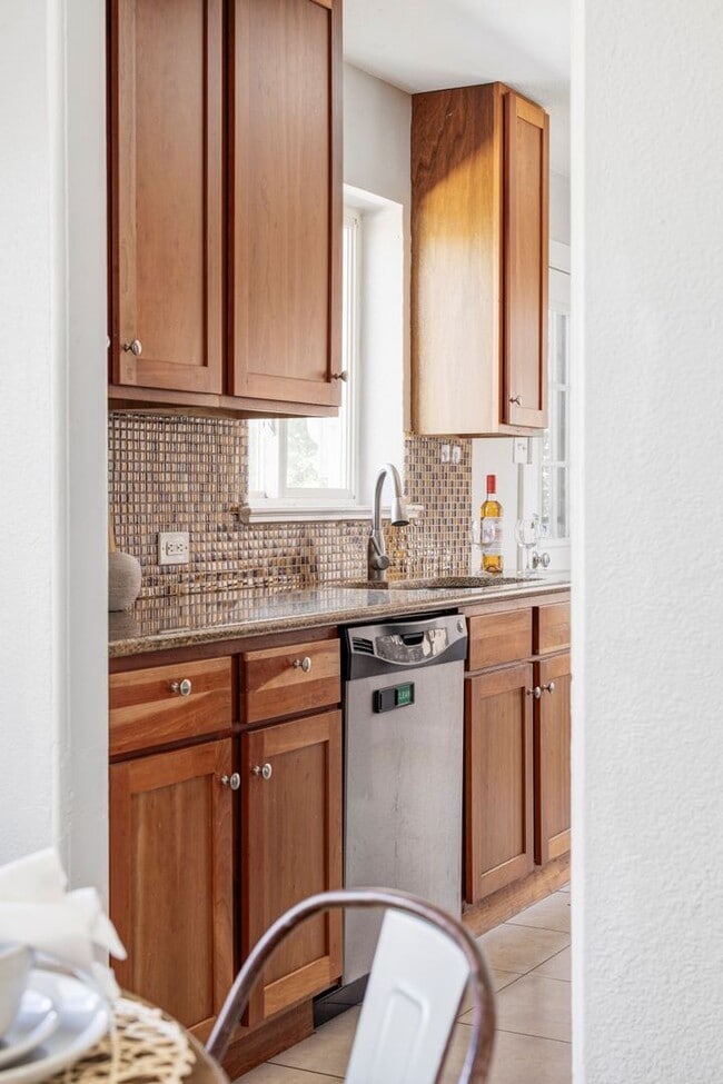 Building Photo - Spectacular 3-Bedroom, 2-Bathroom Home – M...