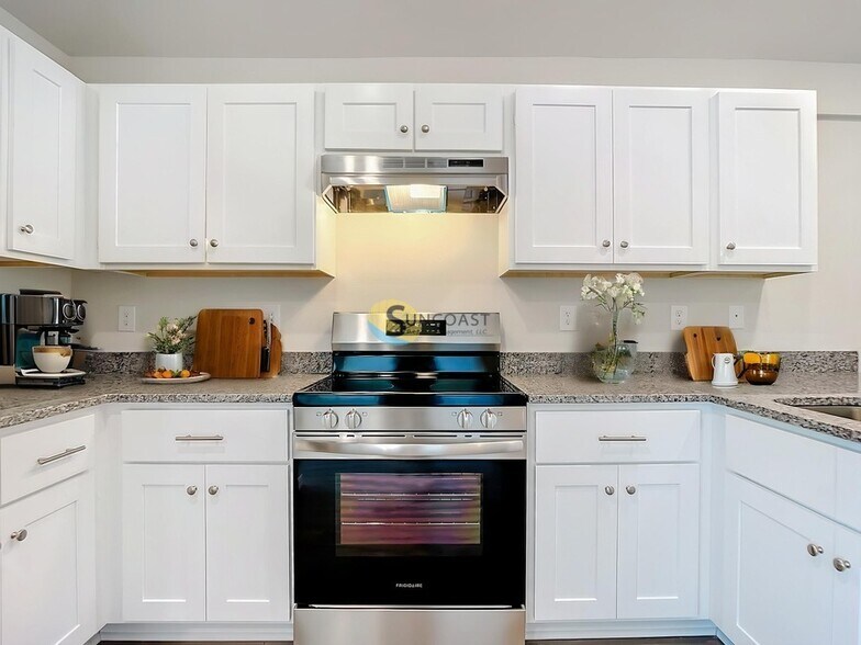 Building Photo - 6357 Spinnaker Blvd