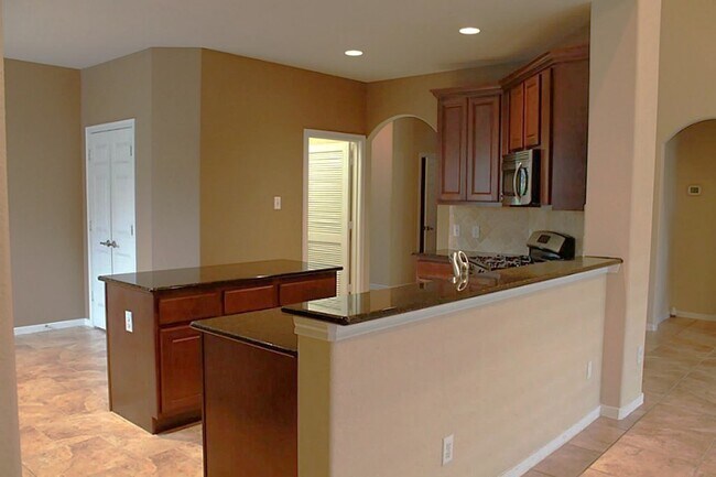 Building Photo - 130 S Vershire Cir