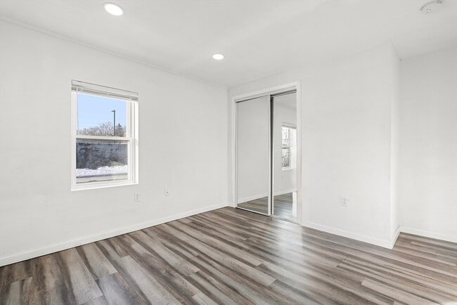 Building Photo - 249 W Main St