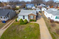 Building Photo - Charming And Cozy 2 Bedroom Home