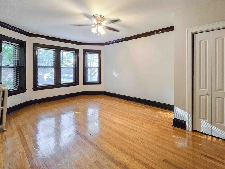 Building Photo - 5069 N Wolcott Ave