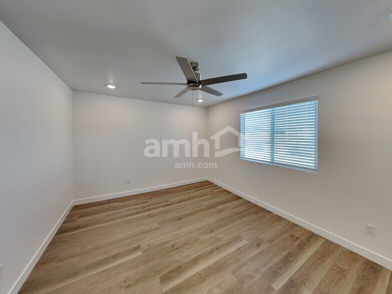 Building Photo - 20177 W Thomas Rd