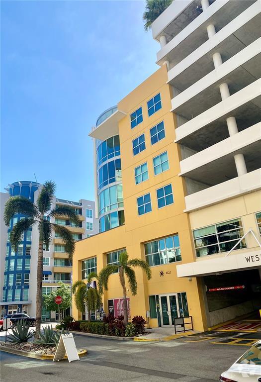 Building Photo - 1120 E Kennedy Blvd