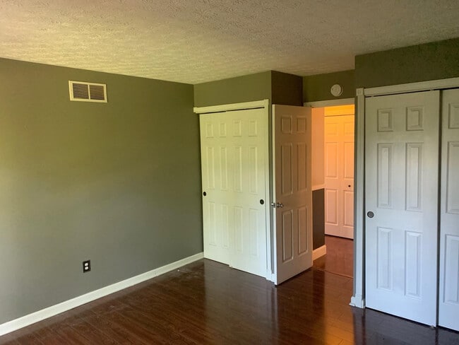 Building Photo - 4243 Briarwood Dr