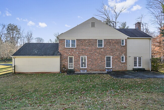 Building Photo - "Coming Soon" Stunning 4 bed, 4.5 baths, N...