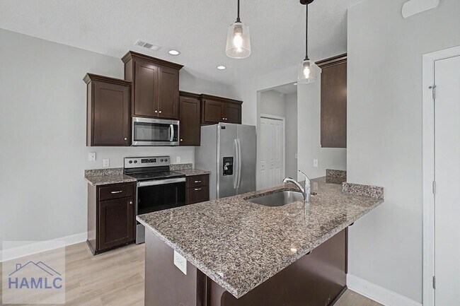 Building Photo - 547 Fairview Cir