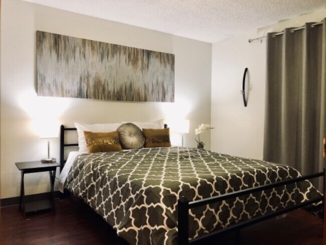 Building Photo - 342 E Dowling Rd