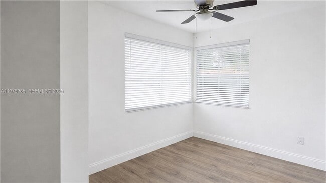 Building Photo - 2135 Bay Dr