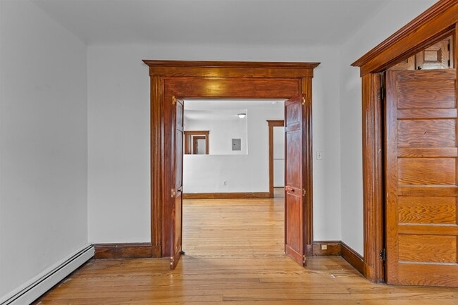 Building Photo - 201 19th St