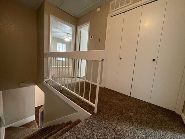 Building Photo - AVAILABLE NOW 2 BEDROOM 1.5 BATH TOWNHOME ...